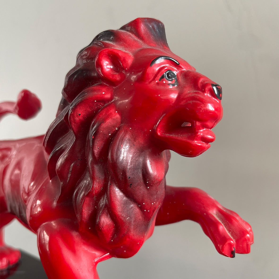 A Vintage Booth's Gin Advertising Lion used in bars and pubs from around to 1960s - SHOP NOW - www.intovintage.co.uk