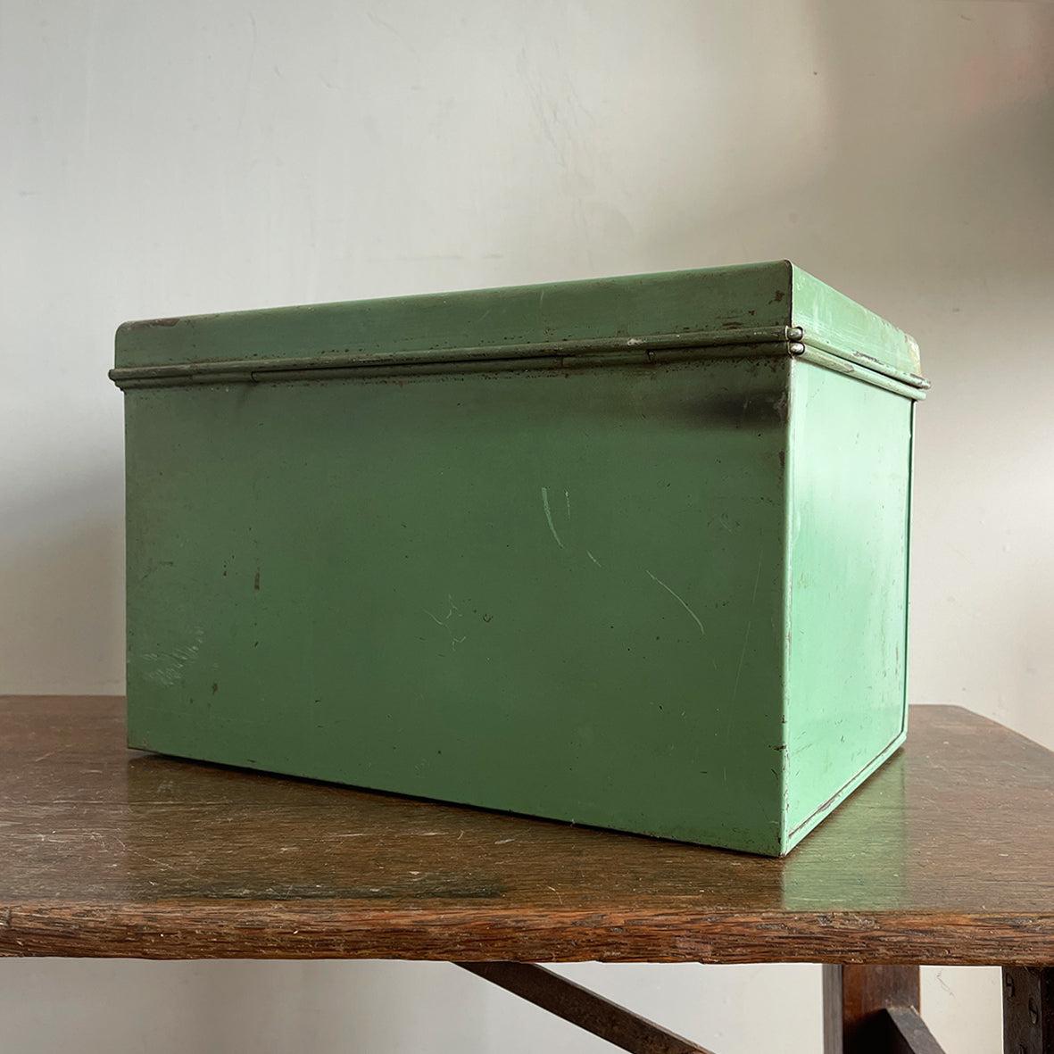 A Vintage Garrison Cake Tin in a fab duck egg green, and still having its 'CAKES' water slide sticker to the front. Open up the latch and find an inner tray that lifts out to reveal a larger space beneath - SHOP NOW - www.intovintage.co.uk