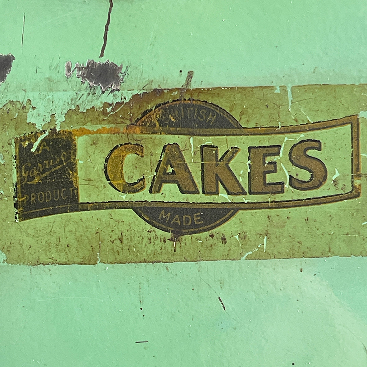 A Vintage Garrison Cake Tin in a fab duck egg green, and still having its 'CAKES' water slide sticker to the front. Open up the latch and find an inner tray that lifts out to reveal a larger space beneath - SHOP NOW - www.intovintage.co.uk