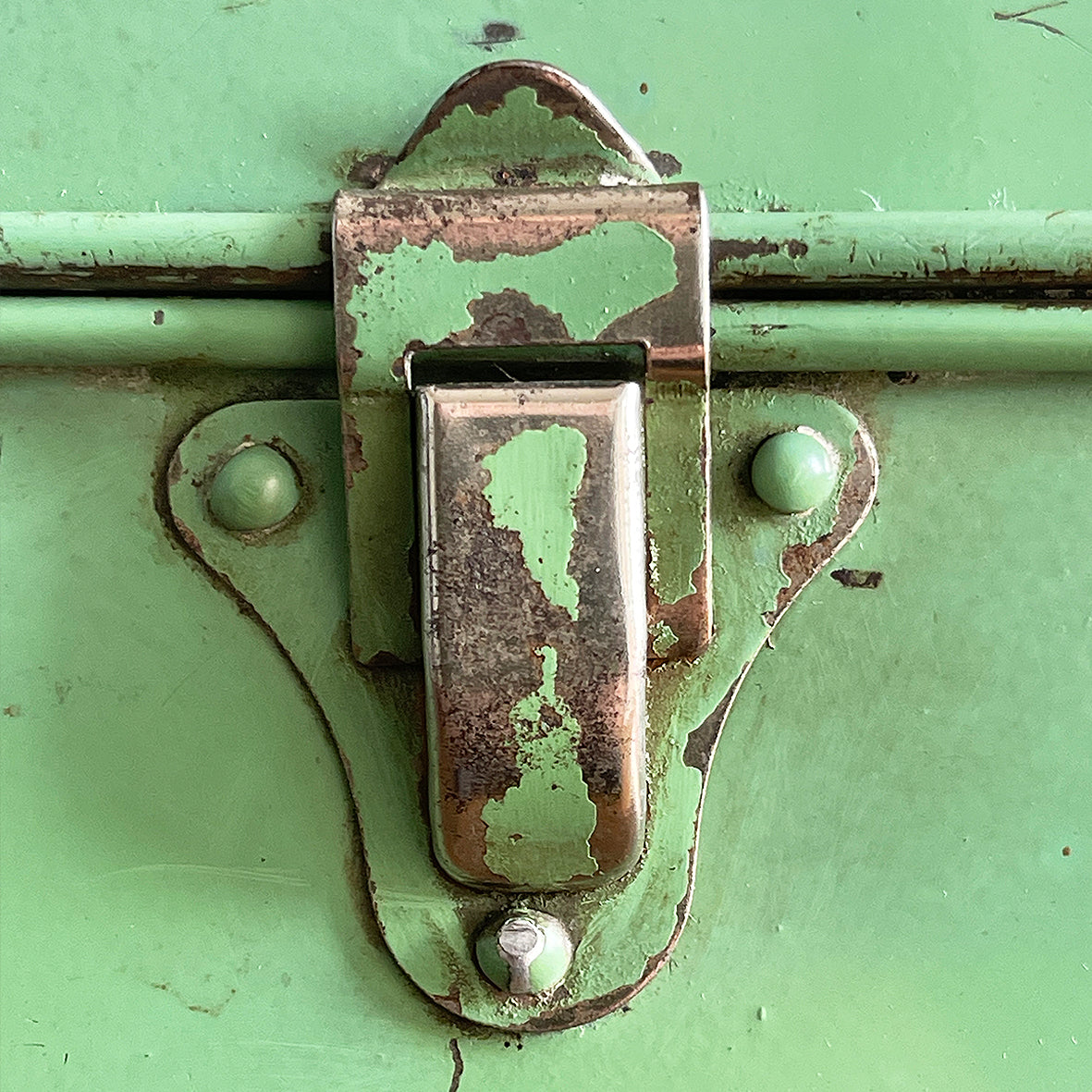 A Vintage Garrison Cake Tin in a fab duck egg green, and still having its 'CAKES' water slide sticker to the front. Open up the latch and find an inner tray that lifts out to reveal a larger space beneath - SHOP NOW - www.intovintage.co.uk