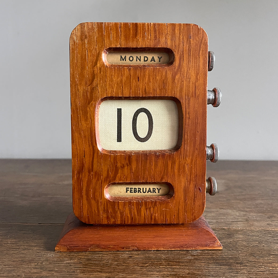 A 1950s perpetual desk calendar in oak. Still nice and fresh and perfect for your desk - SHOP NOW - www.intovintage.co.uk