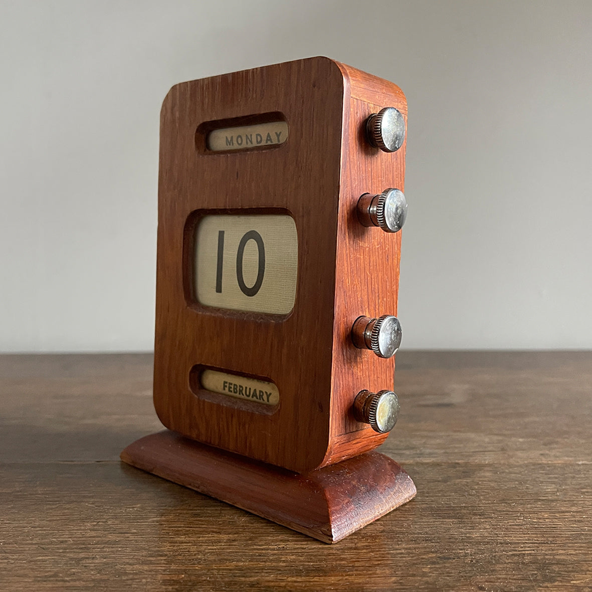 A 1950s perpetual desk calendar in oak. Still nice and fresh and perfect for your desk - SHOP NOW - www.intovintage.co.uk