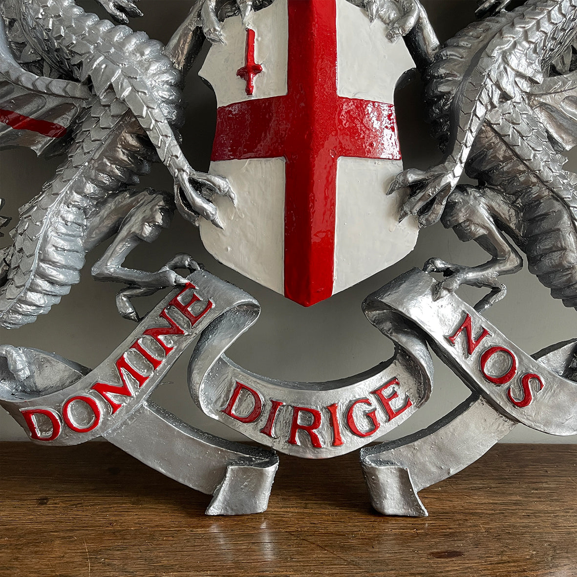 A magnificent City of London Crest centred by a golden helmet, flanked by two dragons supporting the de-bossed George Cross shield. With foliate surrounded ribbon carrying the motto of the city, 'DOMINE DIRGE NOS' meaning 'Lord, direct (guide) us' - SHOP NOW - www.intovintage.co.uk