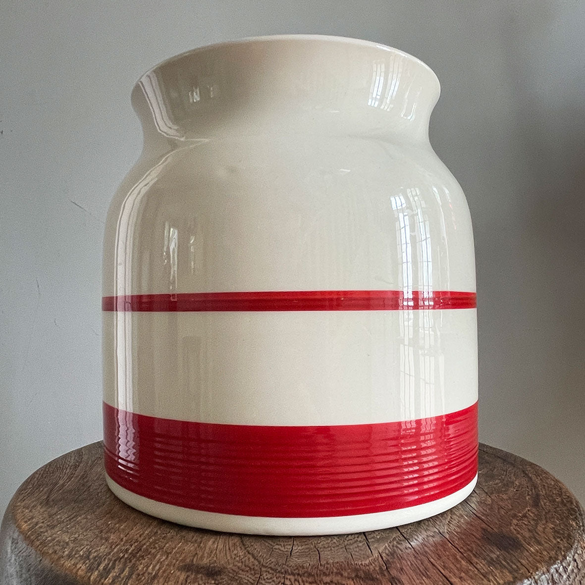 A Large Vintage 4 Pinter Kleen Kitchen Ware Jar in excellent condition. Nice and big to keep your biscuits or other condiments in. - SHOP NOW - www.intovintage.co.uk