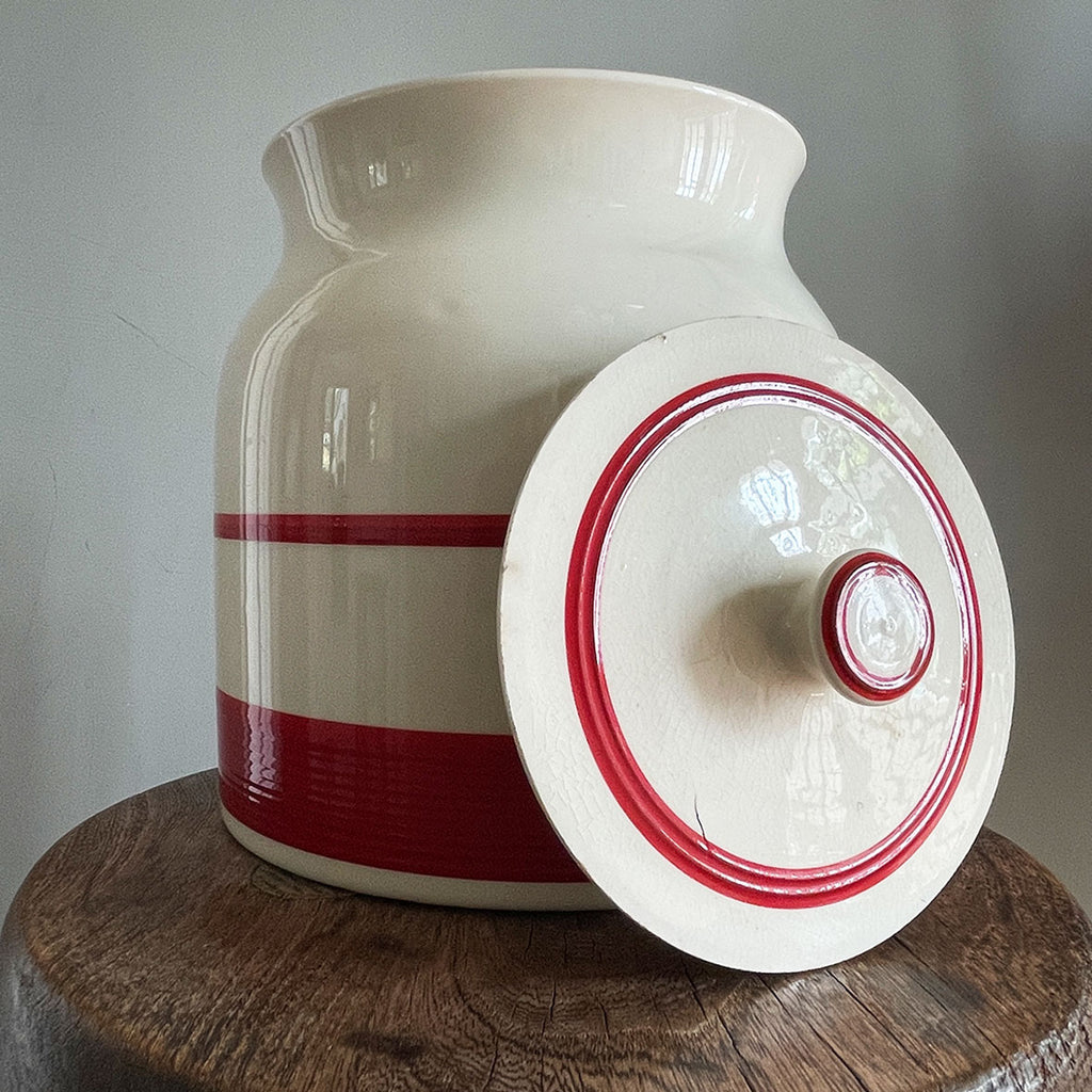 A Large Vintage 4 Pinter Kleen Kitchen Ware Jar in excellent condition. Nice and big to keep your biscuits or other condiments in. - SHOP NOW - www.intovintage.co.uk