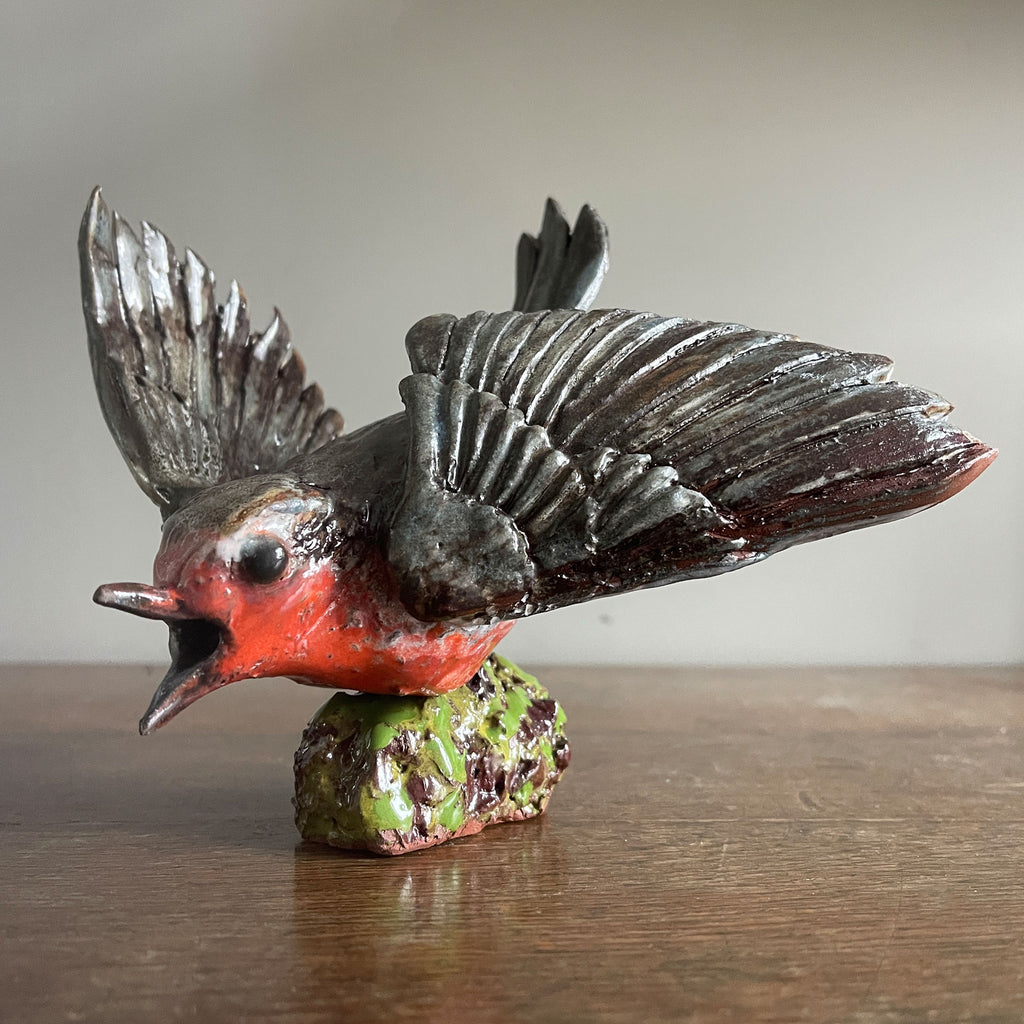 A wonderful studio Ceramic Study of a Robin in full attack mode! The ceramicist has created a piece that is full of movement and character. The feather detailing and colour glazing are just beautiful - SHOP NOW - www.intovintage.co.uk