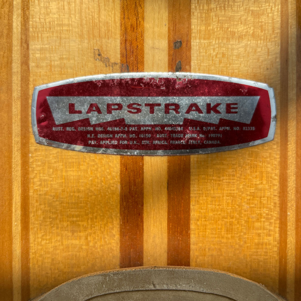 A cool vintage wooden mono water ski by Lapstrake, with a wonderful warm tone to the two-tone wood. It has two original stickers, the Lapstrate logo and the original ski supplier - Surfers Paradise Gardens - SHOP NOW - Intovintage.co.uk