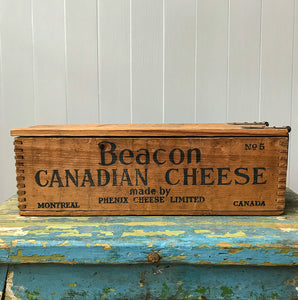 Very Canadian Cheese Box for Beacon Canadian Cheese No.5, made by the Phenix Cheese Company of Montreal, Canada still with its hinged lid - SHOP NOW - www.intovintage.co.uk