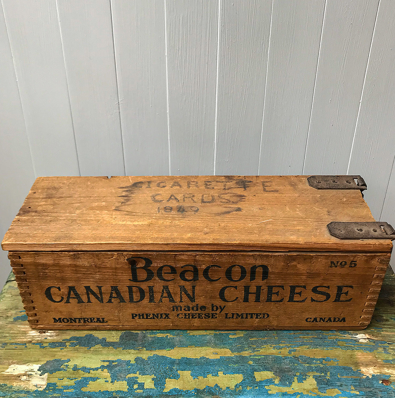 Very Canadian Cheese Box for Beacon Canadian Cheese No.5, made by the Phenix Cheese Company of Montreal, Canada still with its hinged lid - SHOP NOW - www.intovintage.co.uk