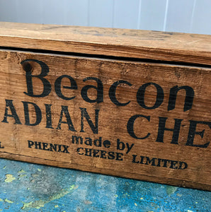 Very Canadian Cheese Box for Beacon Canadian Cheese No.5, made by the Phenix Cheese Company of Montreal, Canada still with its hinged lid - SHOP NOW - www.intovintage.co.uk